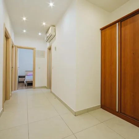Mateo Apartment *